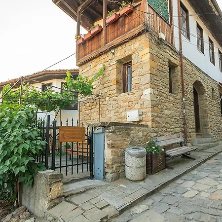 Апартаменты Zdravets 2, In The Heart Of The Old Велико-Тырново
