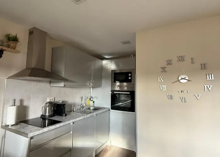 Zdravets 2, In The Heart Of The Old Apartment